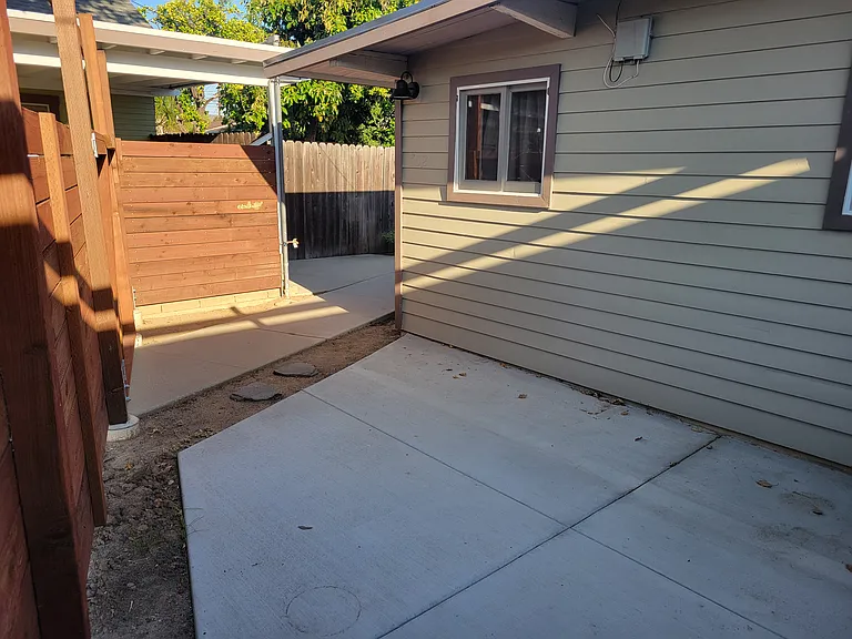 802 E Sycamore Ave #A — Photo 2