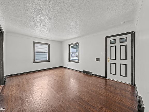 3rd image of 12008 Kensington Ave