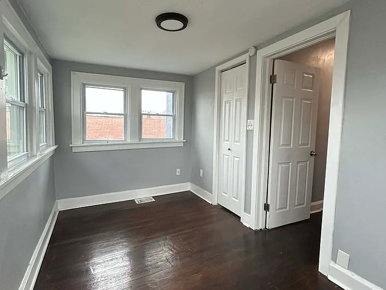 5722 Forest Ave — Photo 12