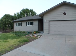 931 NE Rosewood Ter, Topeka, KS 66617