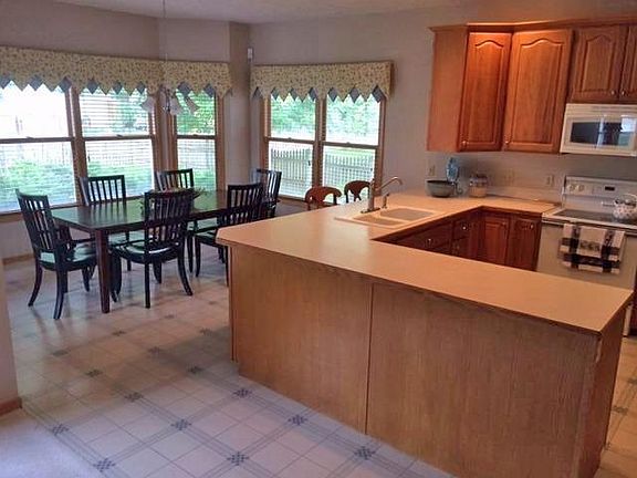 3rd image of 2536 Clayton Ct
