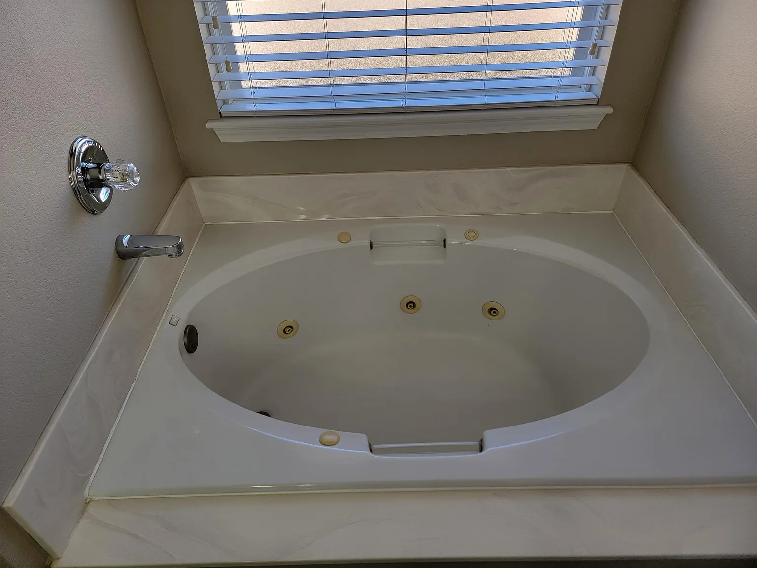 3 bed, 1816 sqft, $1,825 — Photo 4