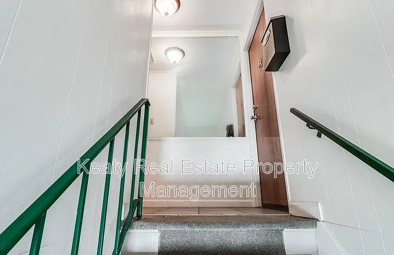 211 Versailles Blvd #10 — Photo 11