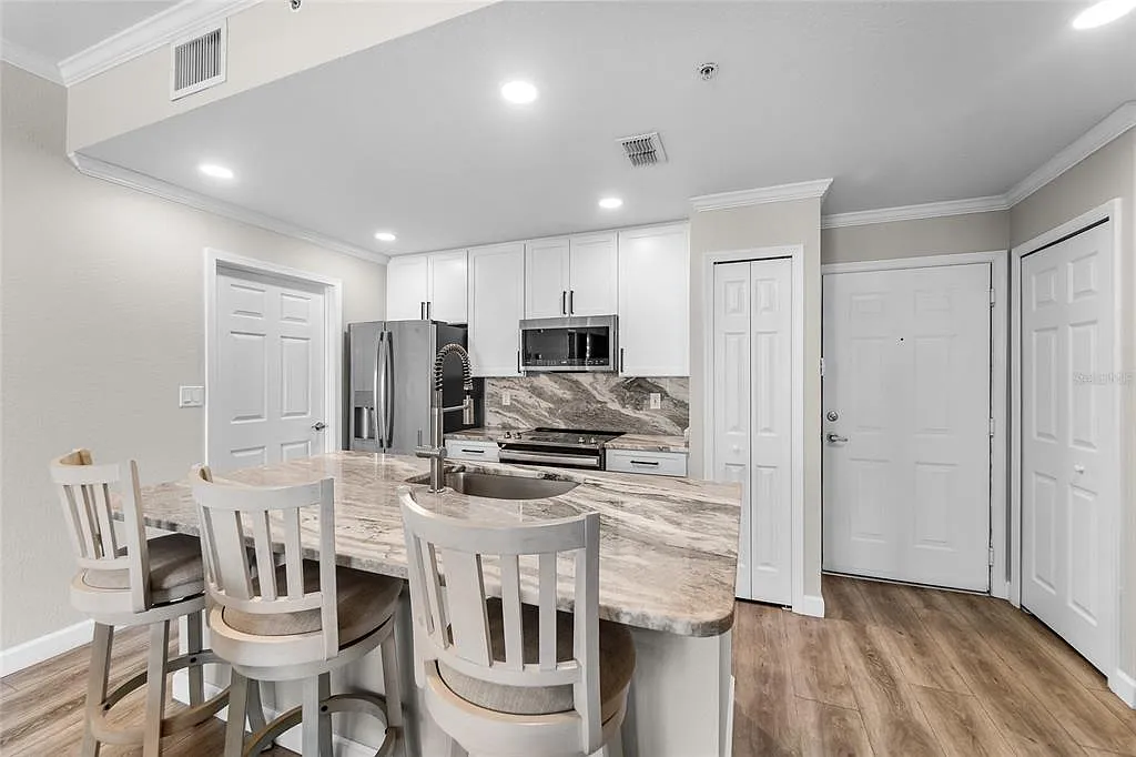 2 bed, 2.0 bath, 1168 sqft, $4,500 — Photo 4