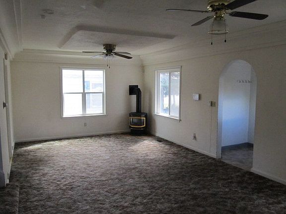 5th image of 185 E 15th St