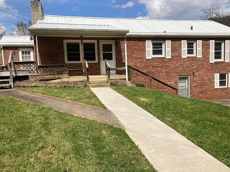 98 Sandy Branch Rd — Photo 2