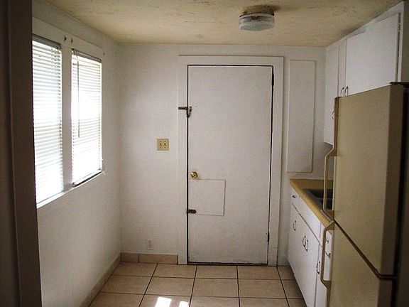 5th image of 4902 Poinsetta Ave