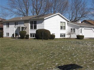 51 International Ln, Grand Island, NY 14072