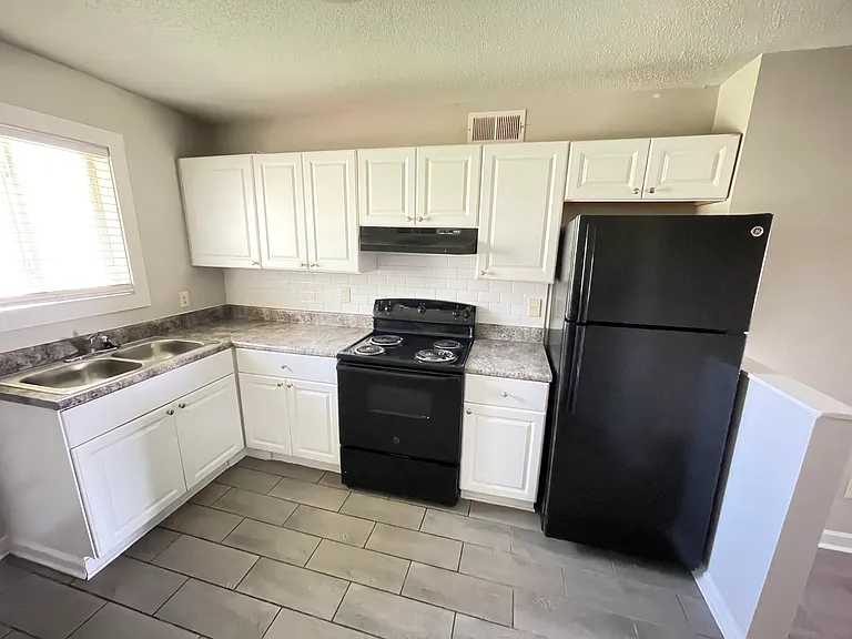University Crossings Apartments — Photo 30