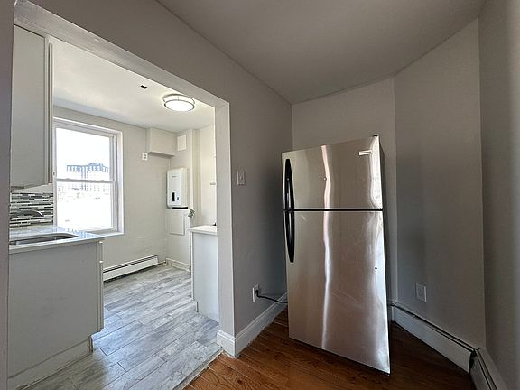 3rd image of 205-207 Monticello Ave #11