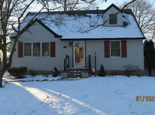 6 Hillvale Rd, Albertson, NY 11507