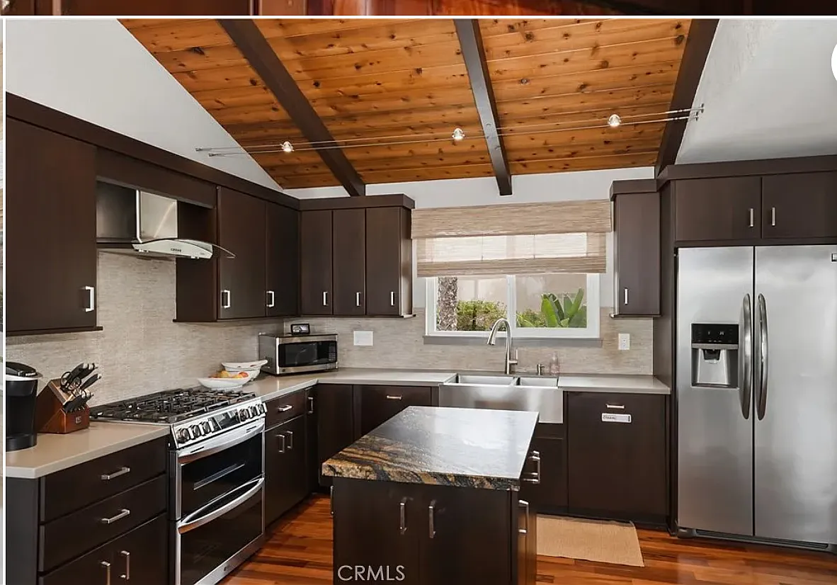 3 bed, 2700 sqft, $2,100 — Photo 2