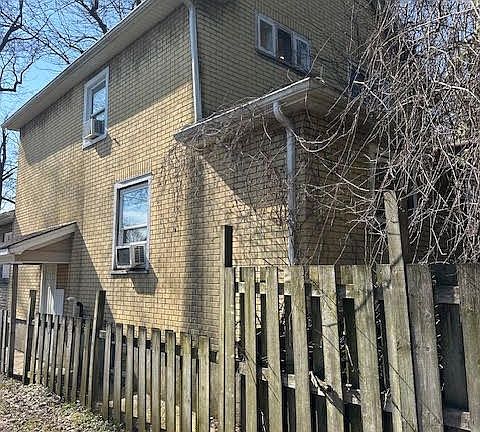 3rd image of 4115 May Ave