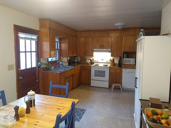 5th image of 304 Apartment Heights Dr APT F1