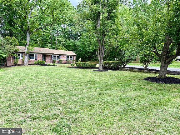 3rd image of 19 Greenridge Dr