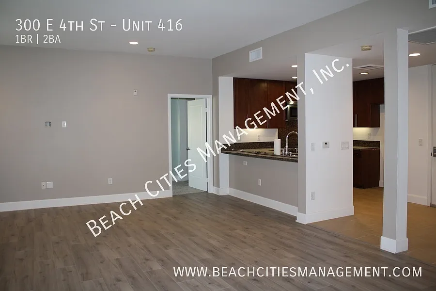 Beautiful Condo Located Downtown Long Beach — Photo 1