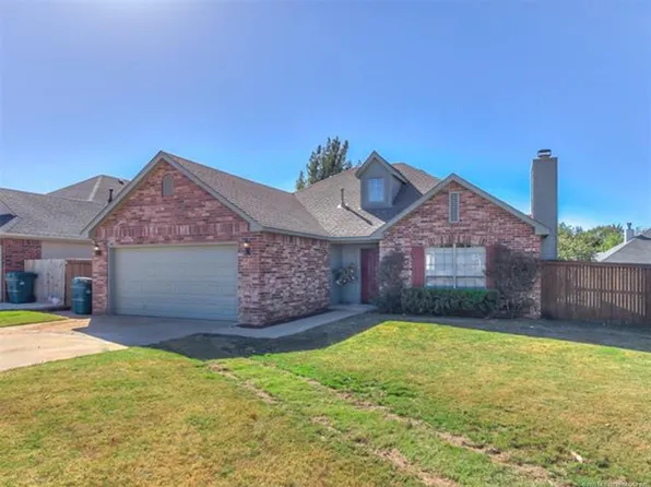 5330 S Redbud Dr W, Sand Springs, OK 74063