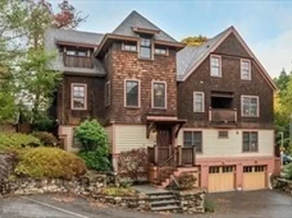 22 Sigourney St #F, Jamaica Plain, MA 02130