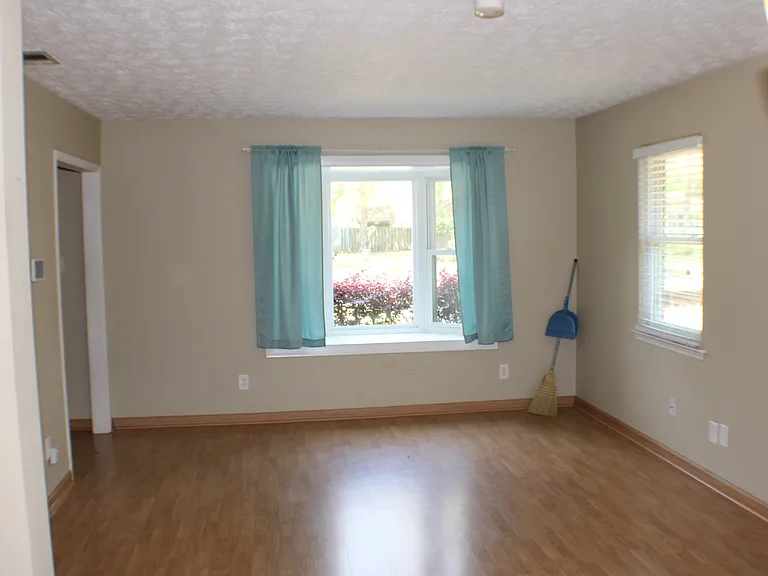 209 Whittington Dr — Photo 3
