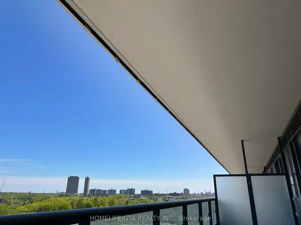 10 Inn On The Park Dr #806, Toronto, ON M3C 0P9