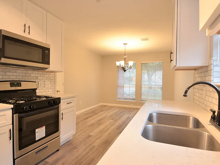 15530 Sarahs Creek Dr — Photo 9