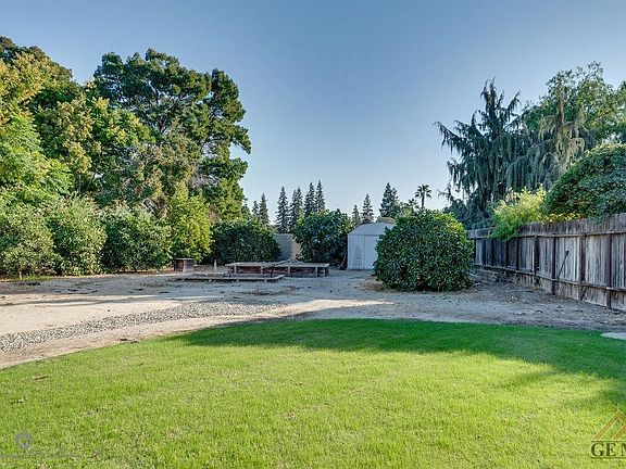 3rd image of 2504 Haggin Oaks Blvd