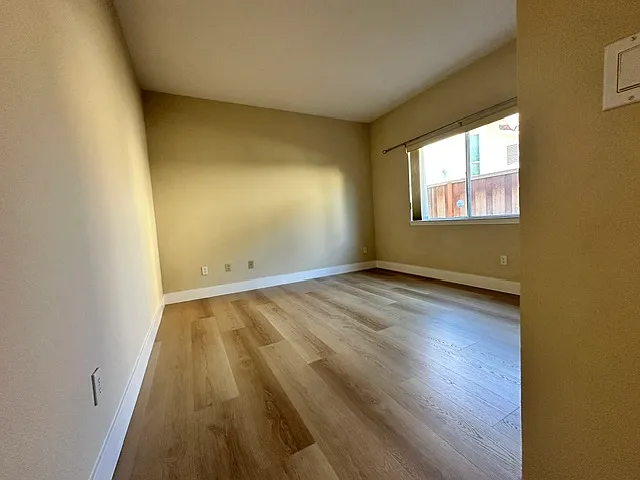 353 Silverlake Ct — Photo 9