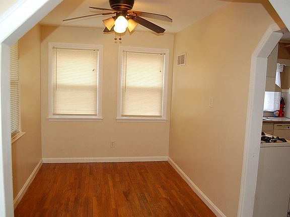 3rd image of 260 W Broad St