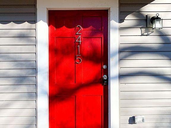2nd image of 2415 Meadowlane Dr