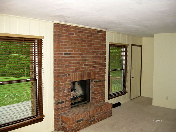 3rd image of 83 Wonder Hills Dr