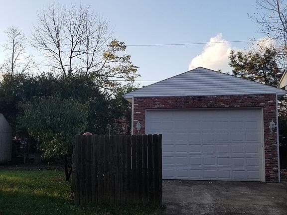 Oversized 2car garage w side door entrance w window. Very tall door and ceiling custom. Extra tall fence in backyard for privacy.