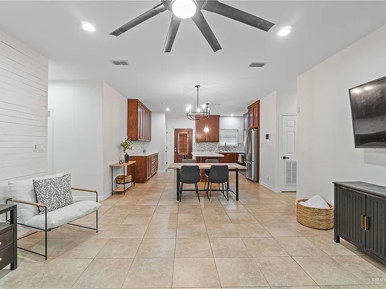 810 N 2 1/2 St — Photo 14