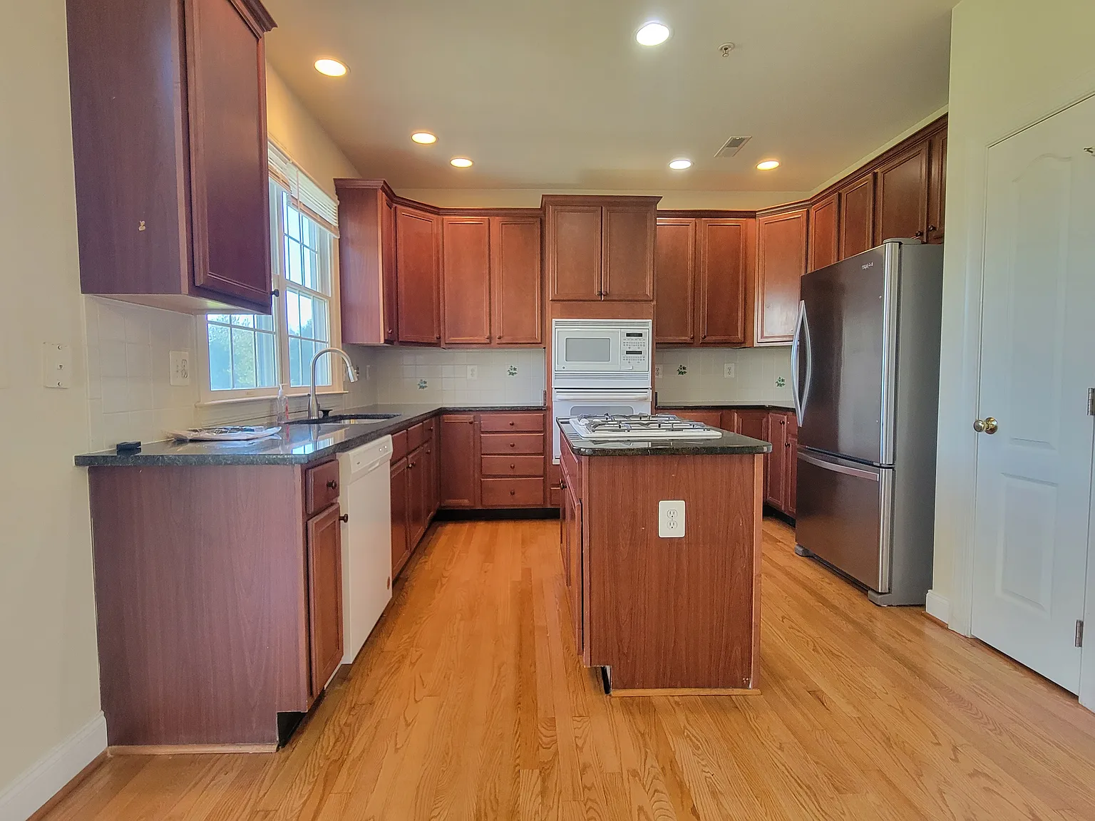 18403 Polynesian Ln — Photo 2