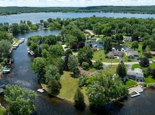 1165 Camelot Dr, Pinckney, MI 48169