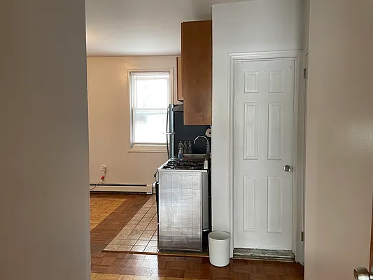 Rented by Metropolis International Realty Inc. | media 4