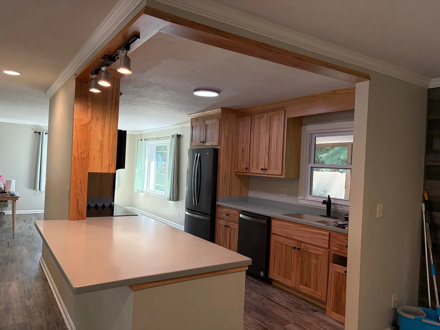 3 bed, 1882 sqft, $2,600 — Photo 2