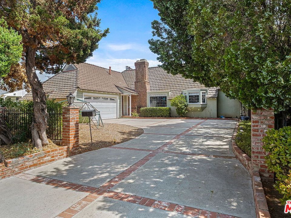 1st image of 12144 La Maida St