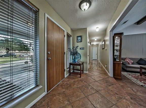5th image of 54 Shady Oak Ct