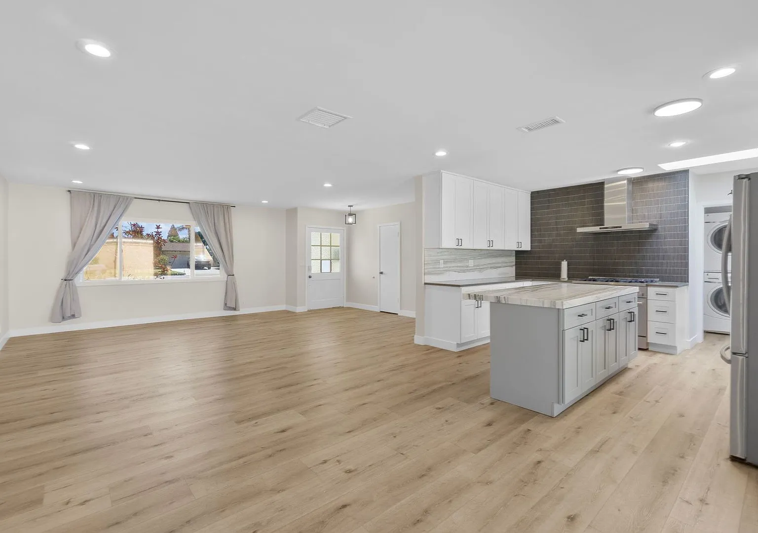 Recently Remodeled Single Family Home with Large Lot — Photo 4