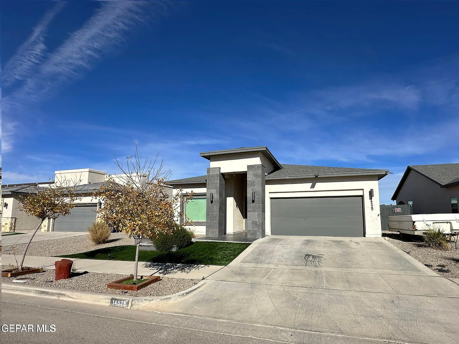 3 bed, 2.0 bath, 1913 sqft, $2,200 — Photo 1