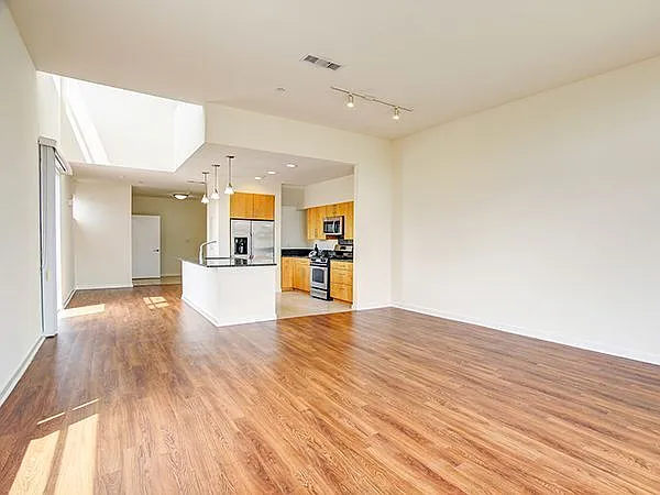5540 Doyle St — Photo 8