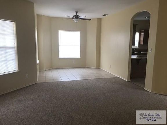 4th image of 1622 Paloma Cir E