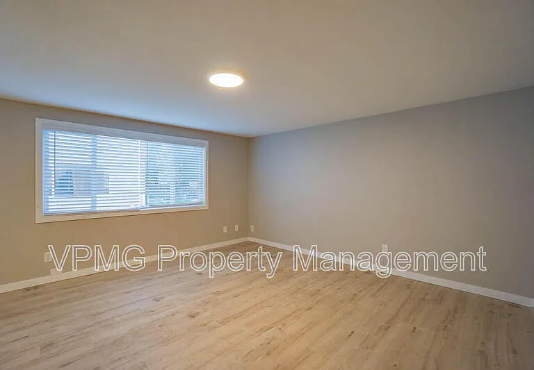 4420 Gibbons St #B — Photo 11