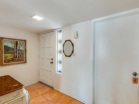 5th image of 1808 S River Dr