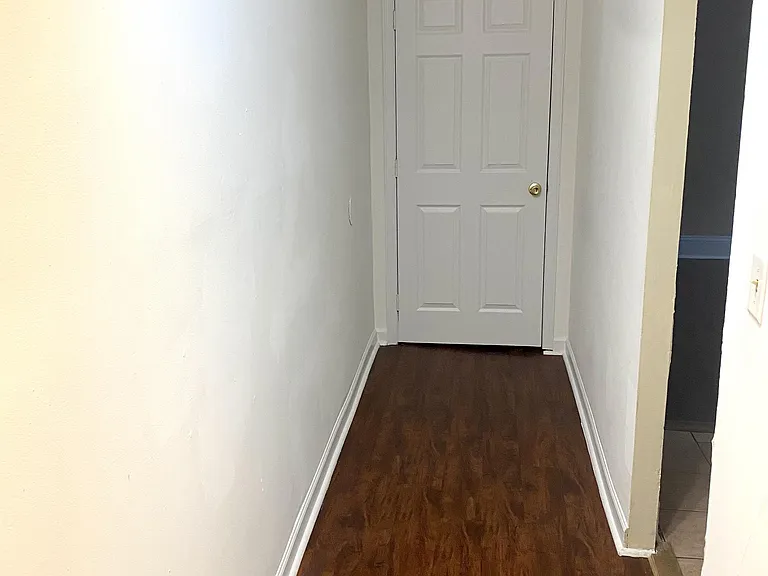 Hall 1 (Closet 1)