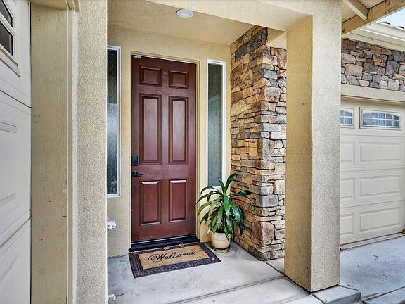 3rd image of 1700 Piazza Dr