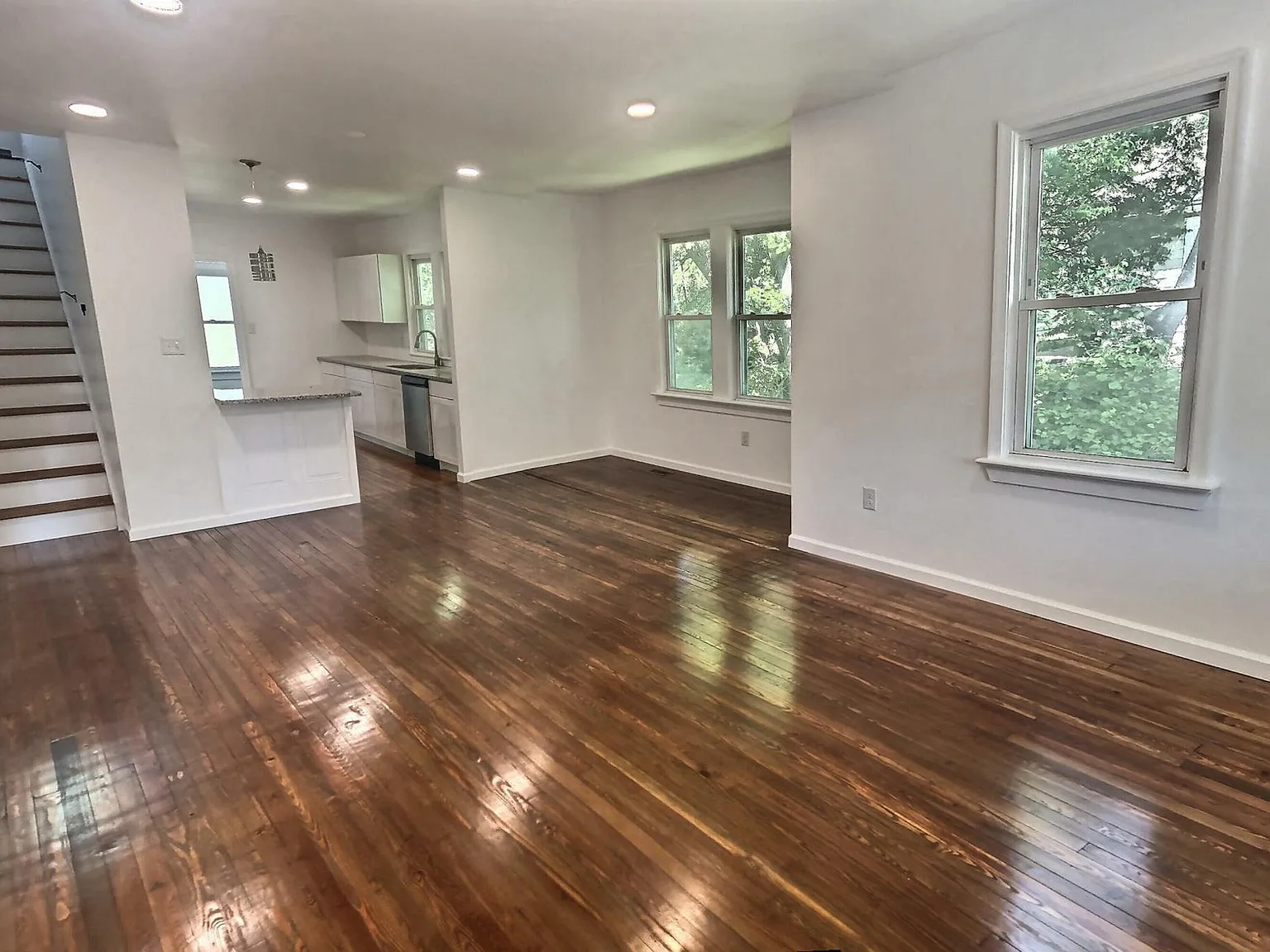 52 Carpenter St — Photo 2