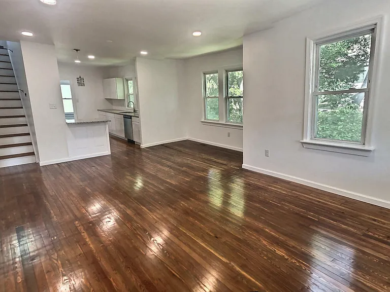 52 Carpenter St — Photo 2