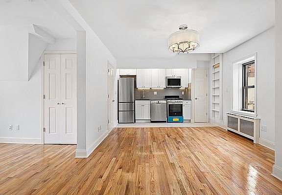 3rd image of 358 W End Ave Penthouse B