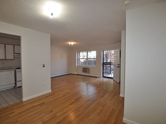 3rd image of 64 Underhill Ave #1RKA